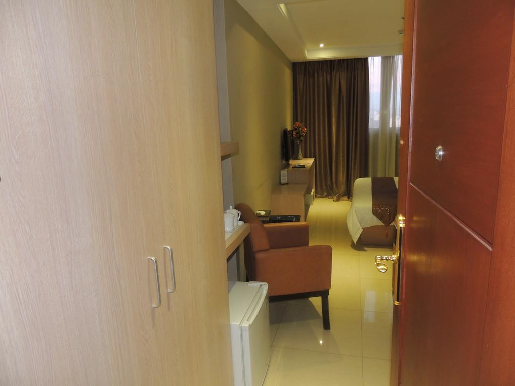 Dela Chambre Hotel Manila Exterior photo
